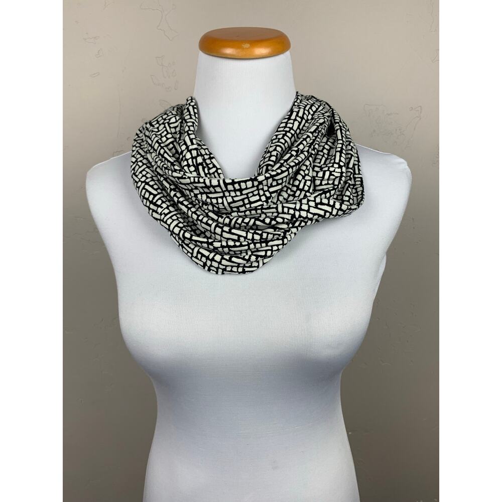 J Jill Wearever Collection Infinity Scarf Stretchy Black Cream